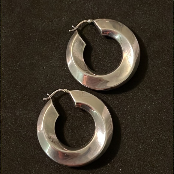 Sundance Dreamy Sterling Silver Abstract Twisty Puff Chunky Hoop Earrings - Picture 6 of 11